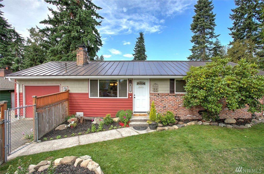 Property Photo:  23318 Meridian Ave S  WA 98021 