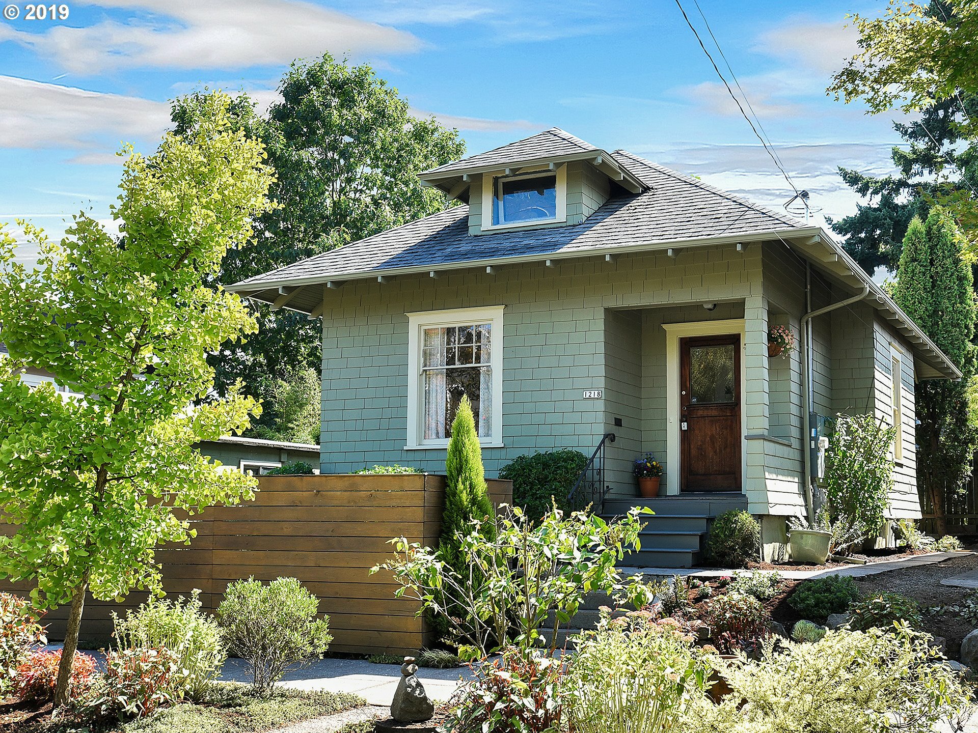 Property Photo: 1218 N Simpson St OR 97217