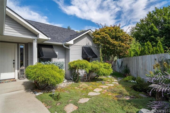 Property Photo:  824 Willowbrook Dr  WA 98801 