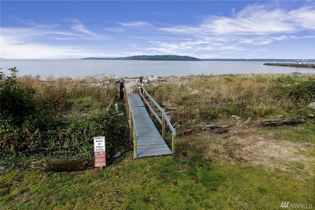 Property Photo:  22987 Marine View Dr S D109  WA 98198 