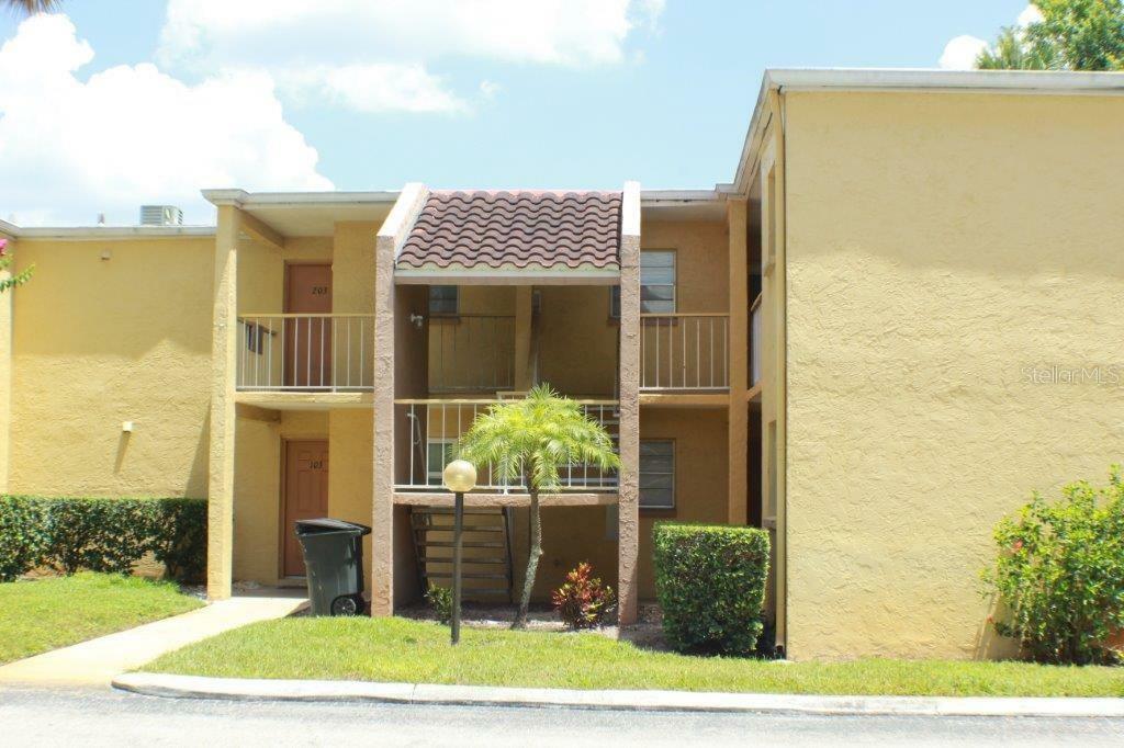 Property Photo:  2856 Somerset Park Drive 101  FL 33613 