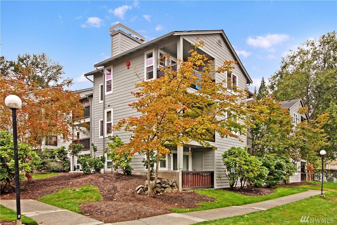 Property Photo:  6700 NE 182nd St C-202  WA 98028 