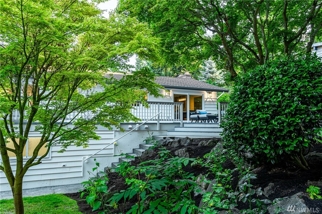 Property Photo:  10607 Nottingham Rd  WA 98020 