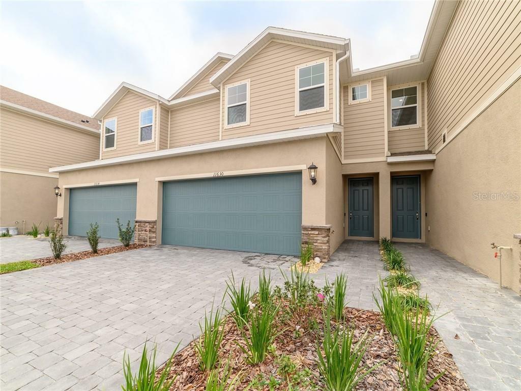 Property Photo: 11630 Woodleaf Drive FL 34211