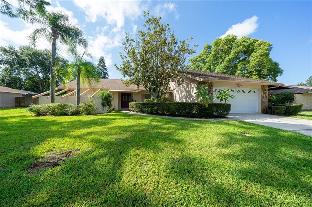 Property Photo: 1256 Ridgegrove Drive S FL 34683