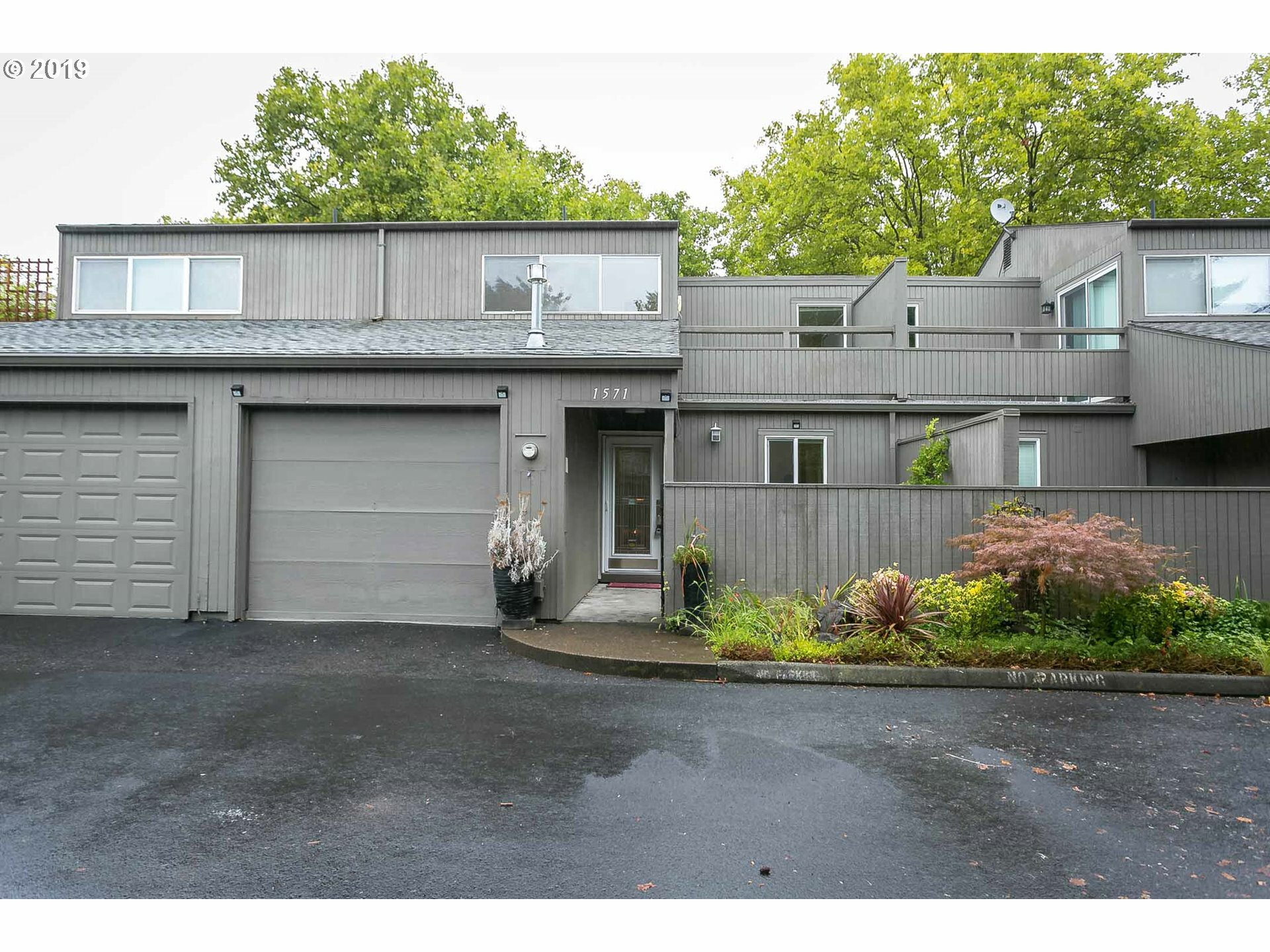 1571 NW Tanasbrook Ct  Beaverton OR 97003 photo