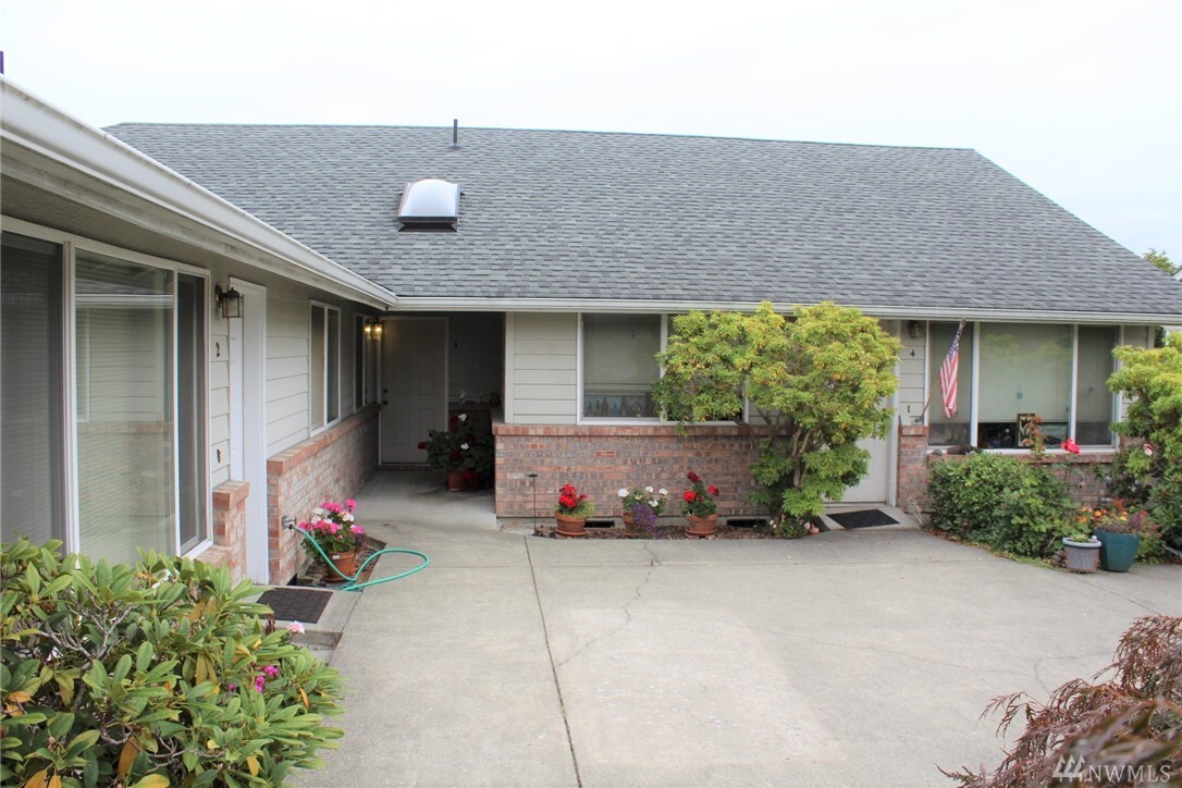 Property Photo: 110 S 20th St WA 98274