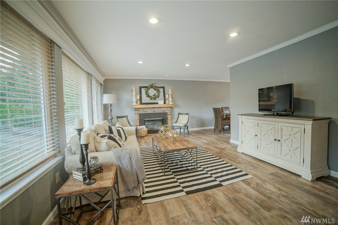 Property Photo: 13518 125th Av Ct E WA 98374