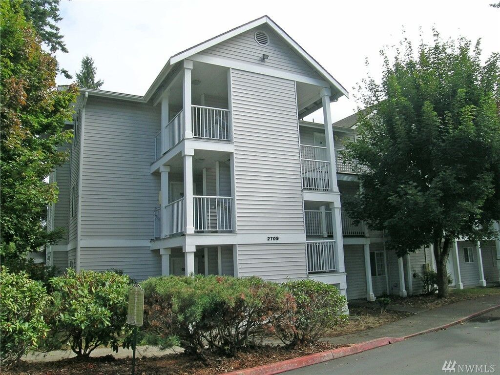 Property Photo:  2709 W Maplewood 201  WA 98225 