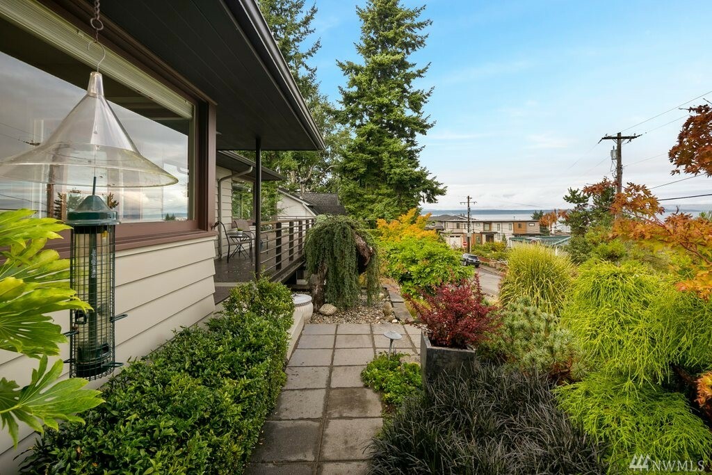 Property Photo:  720 Cedar St  WA 98020 