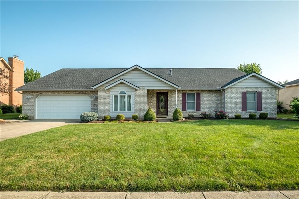 Property Photo: 865 Copperfield Lane OH 45371