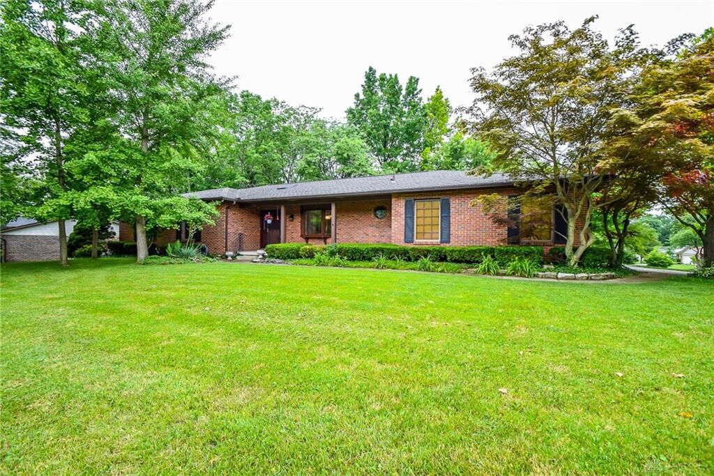 Property Photo: 4428 E Entrada Drive OH 45431