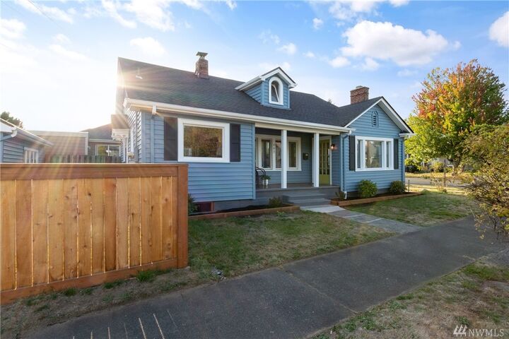 Property Photo:  902 S Ridgewood Ave  WA 98405 