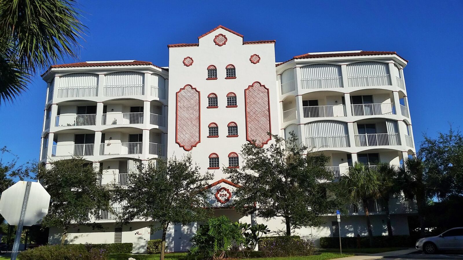 Property Photo: 820 Del Rio Way FL 32953