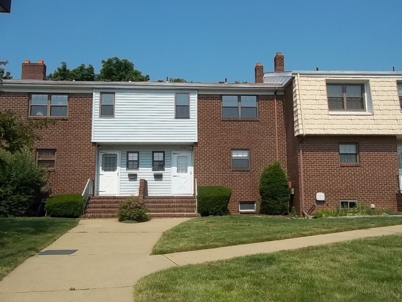 Property Photo: 206 Windsor Ct NJ 08844