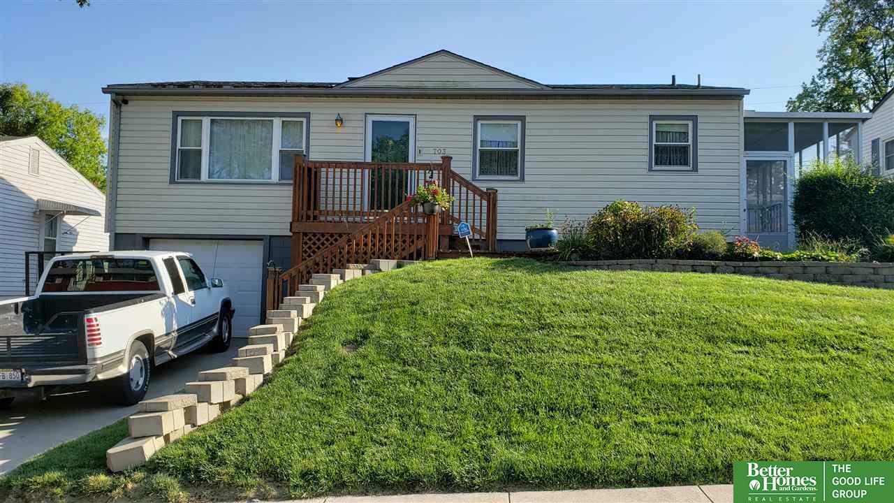 Property Photo:  703 W 31st  NE 68005 