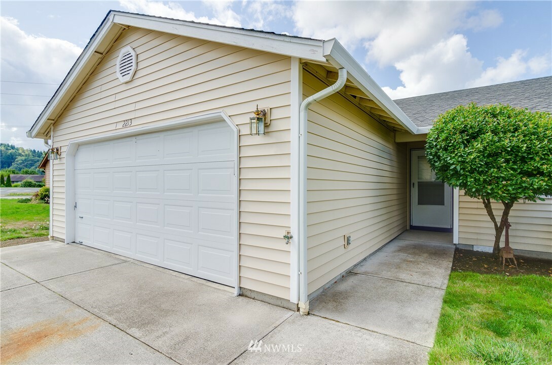 Property Photo:  2213 52nd Avenue  WA 98632 