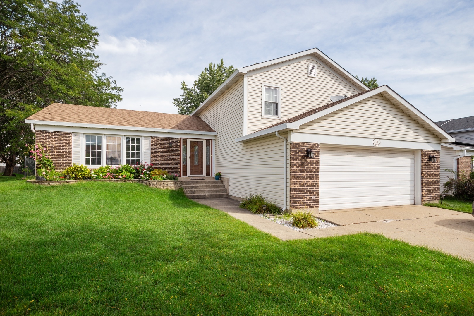 Property Photo: 174 Warwick Drive IL 60139