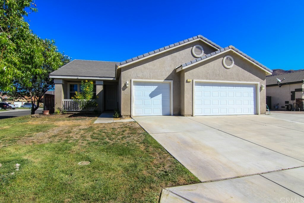 Property Photo:  135 Schooner Court  CA 92583 