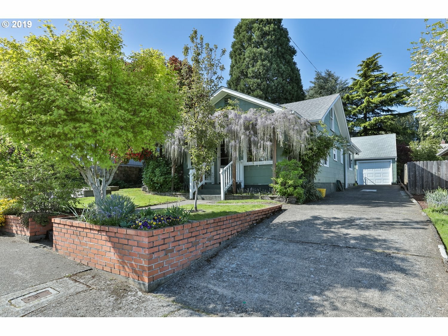 Property Photo: 7317 SE Hawthorne Blvd OR 97215