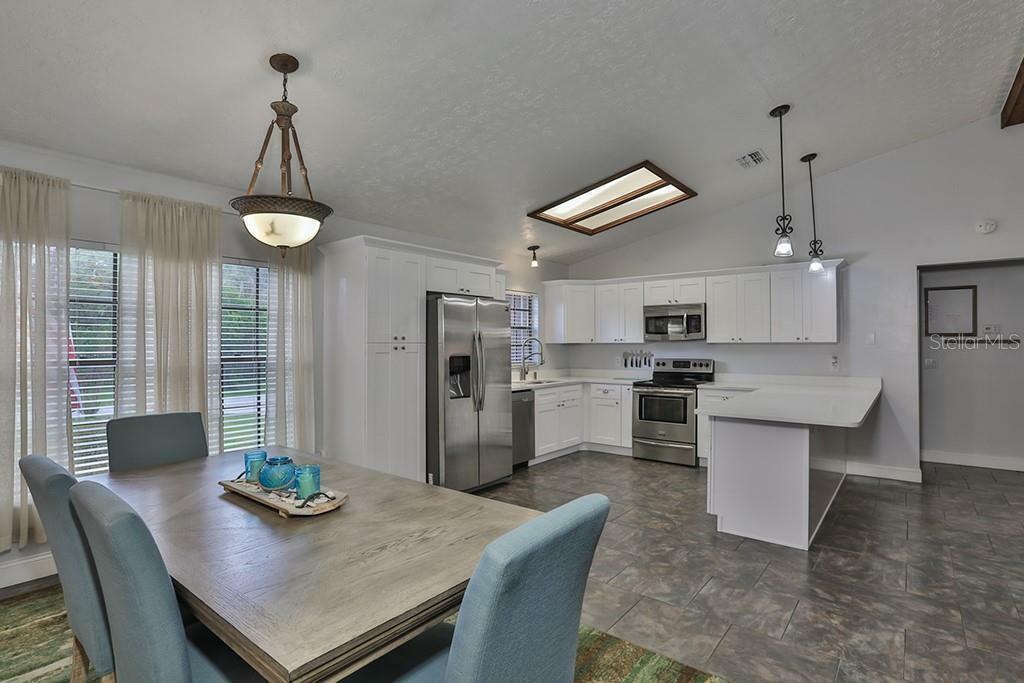 Property Photo:  907 Woodland Drive  FL 33584 