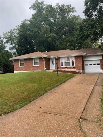 Property Photo:  1109 Bluegrass   63137 