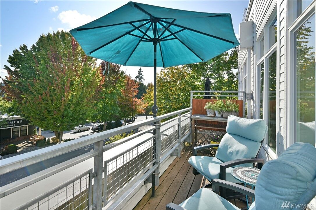 Property Photo: 105 Harbor Square Loop NE WA 98110