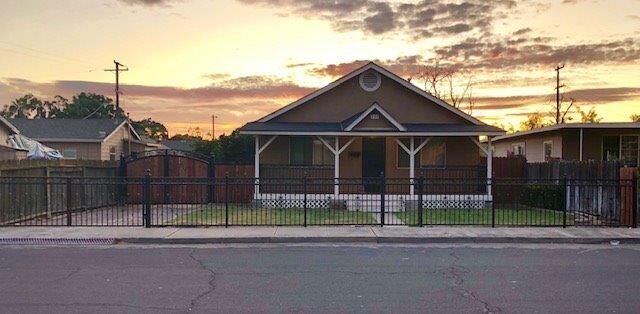 Property Photo:  141 Willow Avenue  CA 95337 