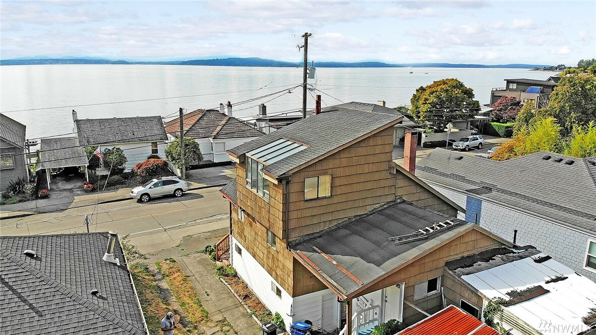 Property Photo: 5312 Beach Dr SW WA 98136