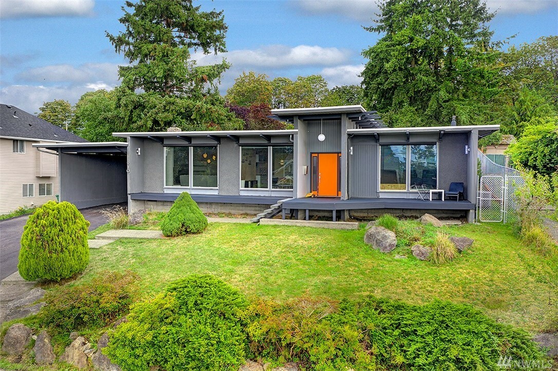 Property Photo: 910 High Ave S WA 98055
