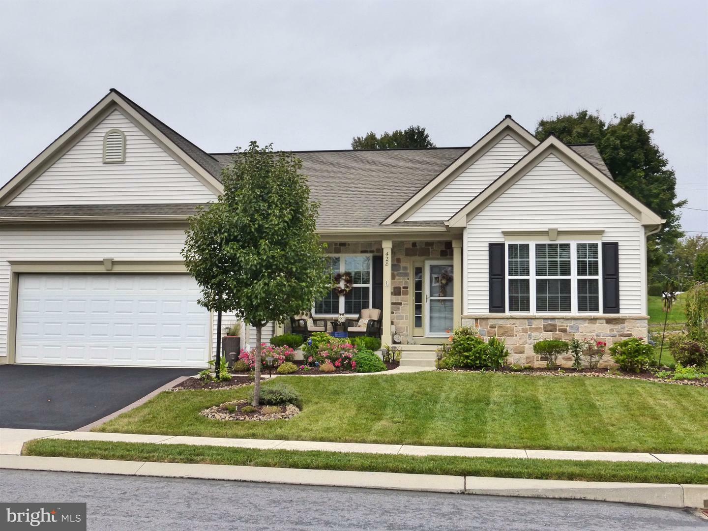 Property Photo: 428 Fieldstone Drive PA 17003