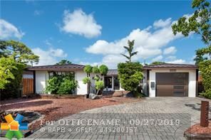 Property Photo: 2009 N Victoria Park Rd FL 33305
