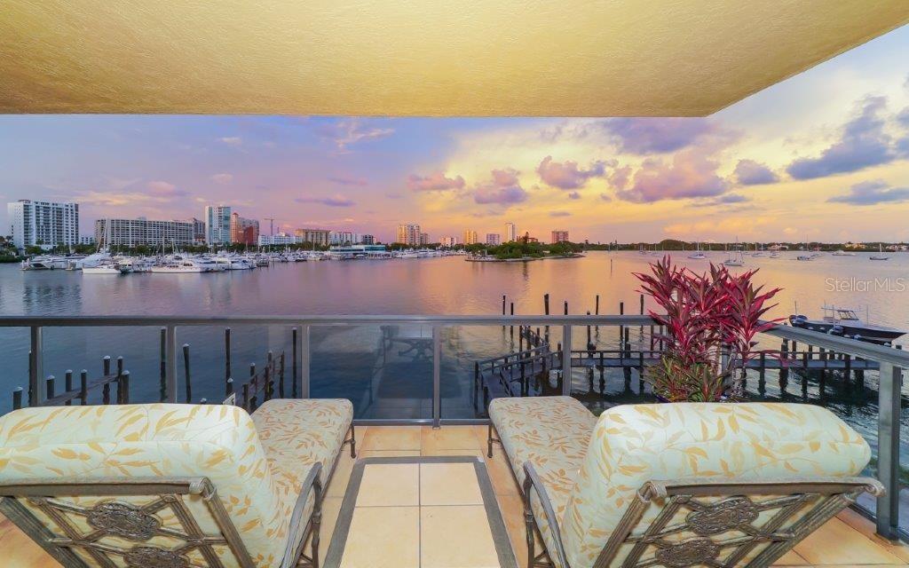 Property Photo:  464 Golden Gate Point 302  FL 34236 