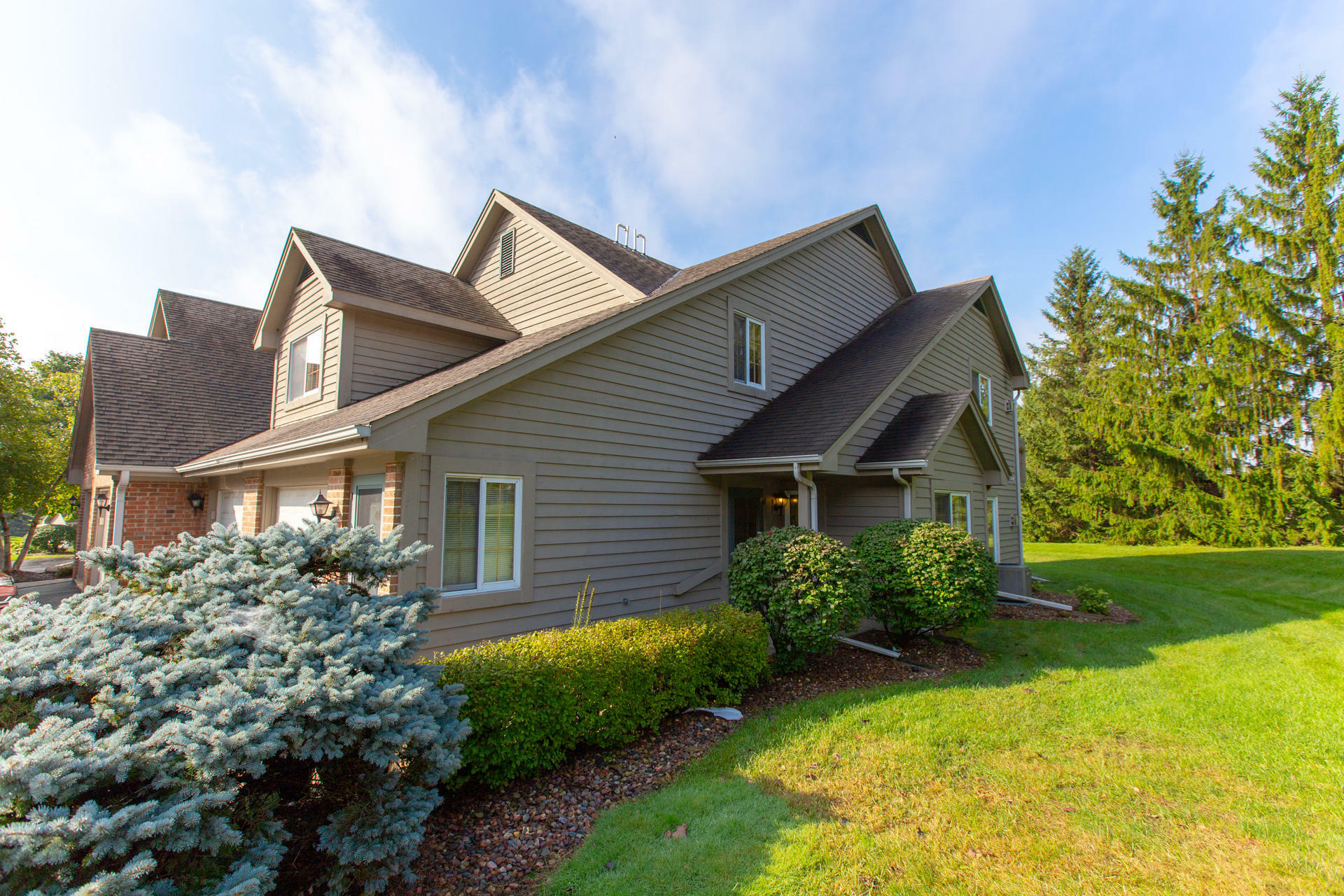 Property Photo: 18695 Brookfield Lake Ct 36 WI 53045
