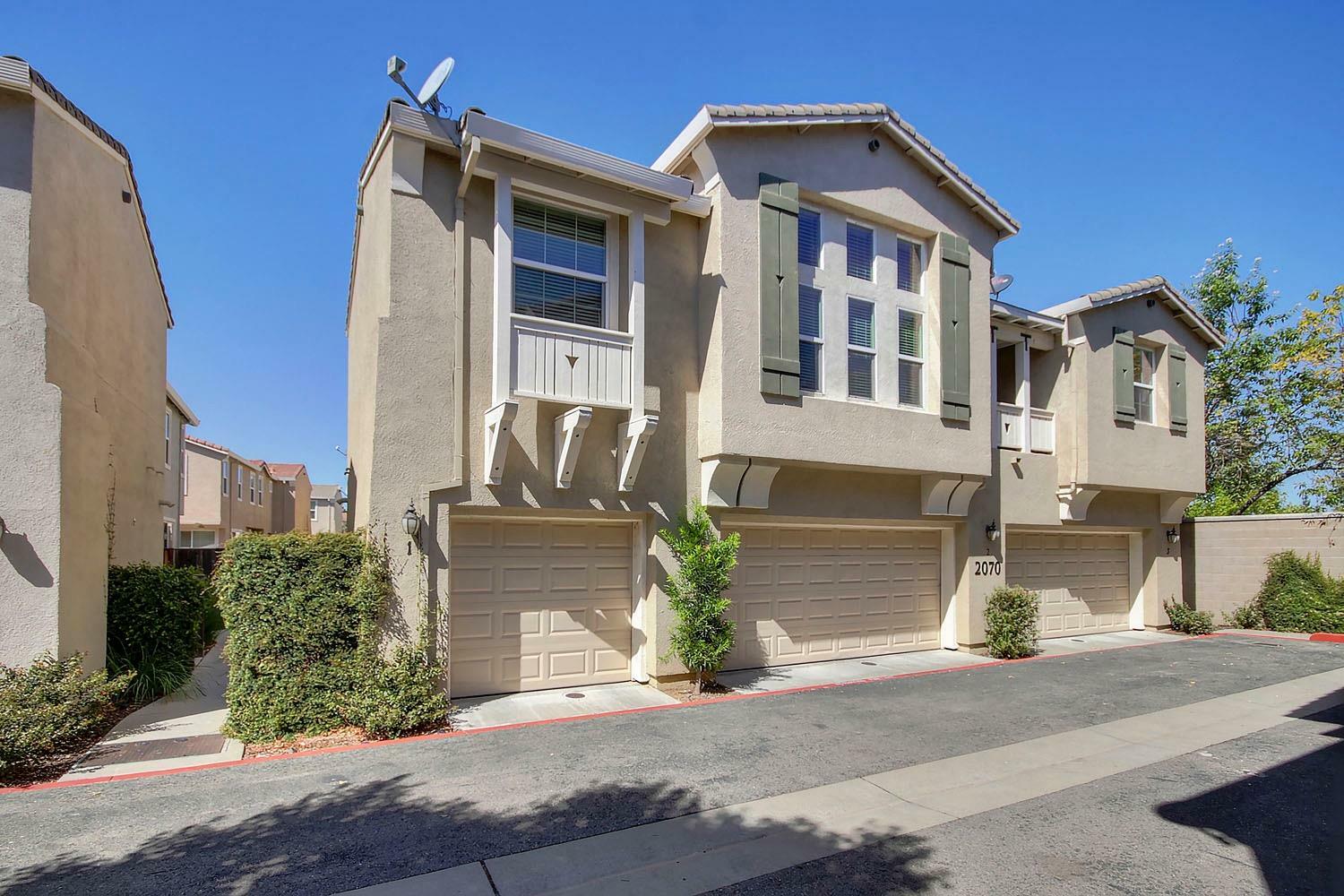 Property Photo:  2070 Sierra View Circle 1  CA 95648 