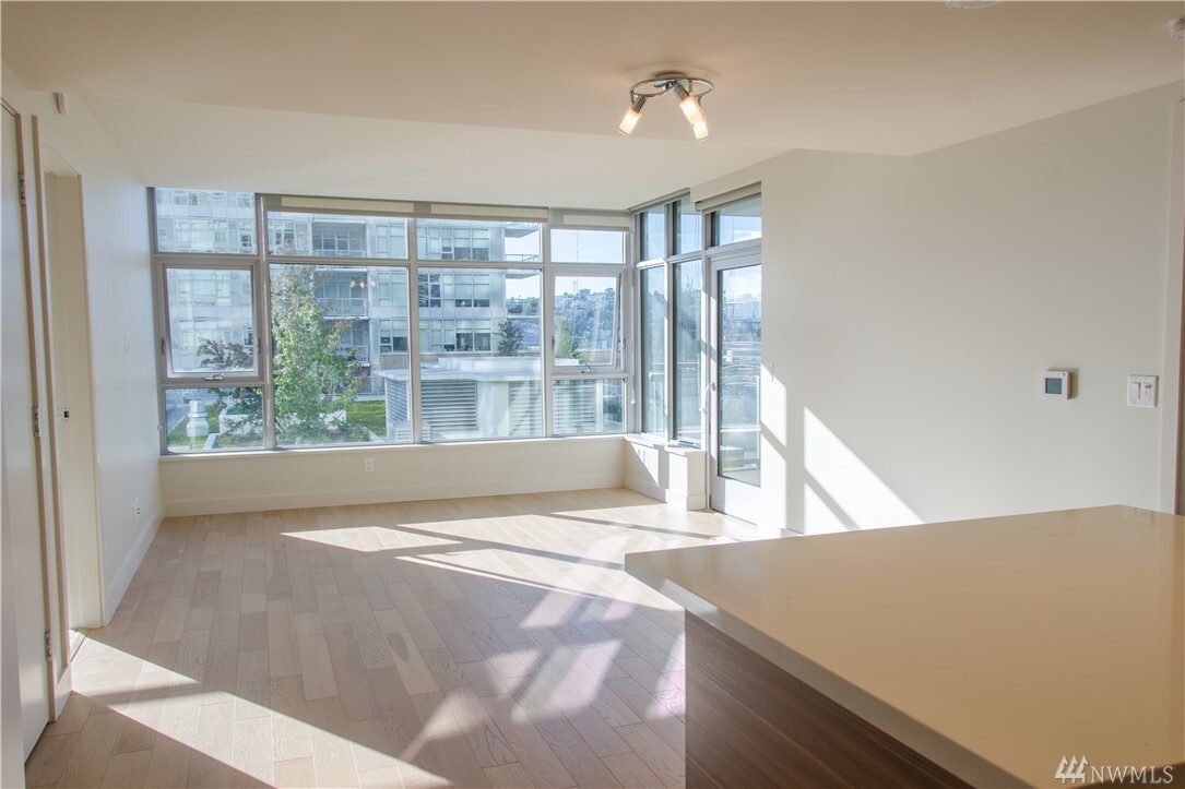Property Photo: 588 Bell St 1001S WA 98121
