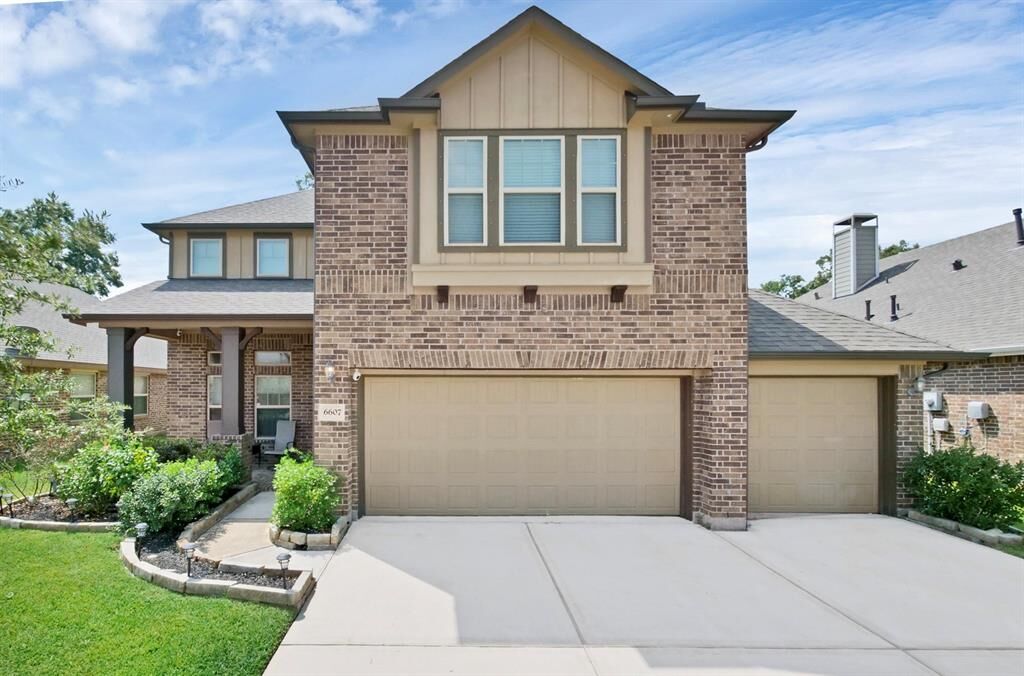 Property Photo: 6607 Hunters Creek Lane TX 77521