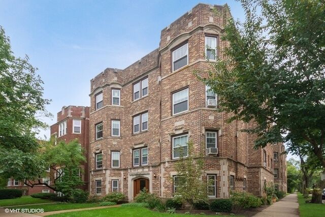Property Photo: 832 Washington Street 2E IL 60202
