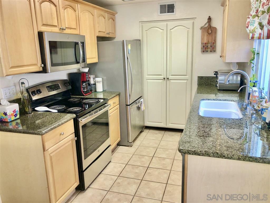 Property Photo:  527 N Mollison Ave  CA 92021 