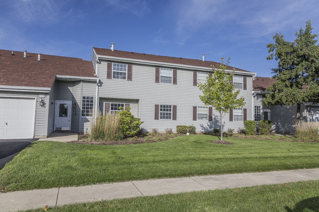 Property Photo: 109 Gant Circle B IL 60107