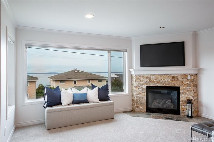 Property Photo:  929  11th Street 202  WA 98225 