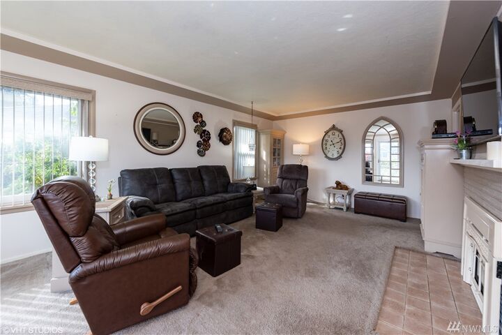 Property Photo: 10737 Whitman Avenue N WA 98133