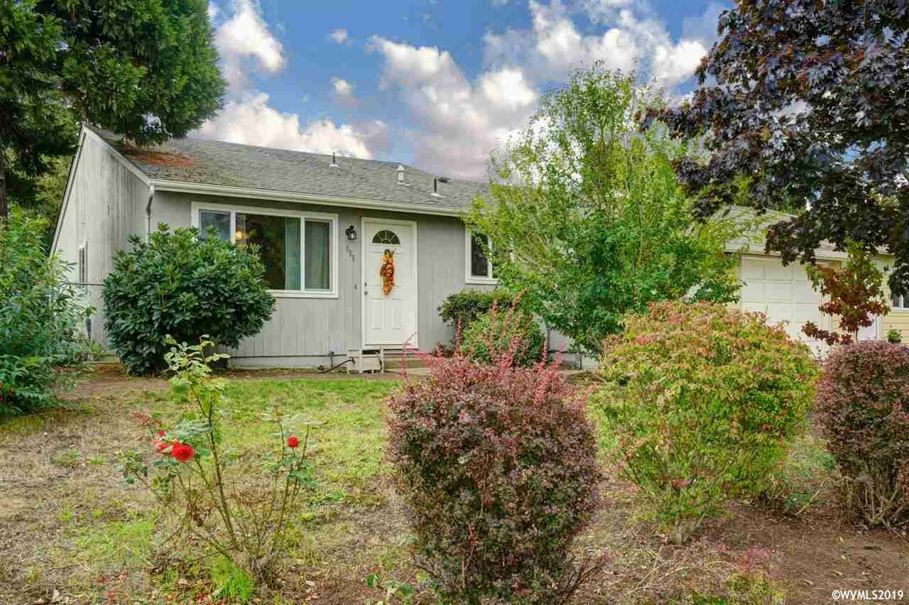 Property Photo: 868 Shenandoah Dr SE OR 97317