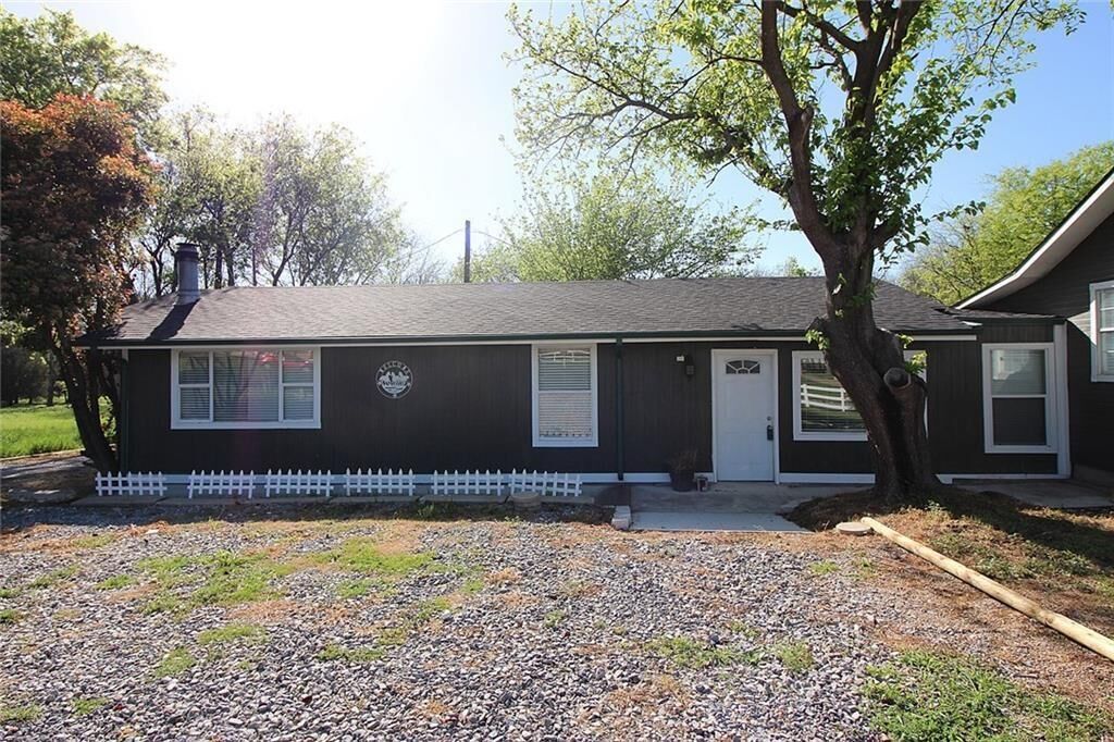 Property Photo: 441 Country Club Road 1 TX 75069