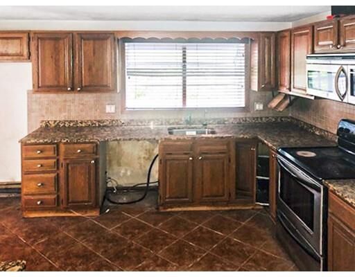 Property Photo:  2 Hickory Ln  MA 01701 