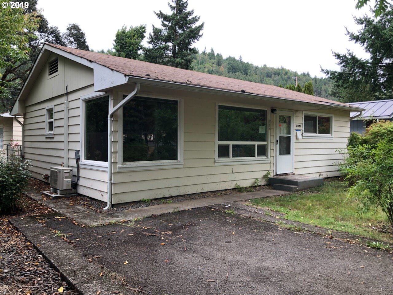 Property Photo: 47923 Commercial St OR 97463