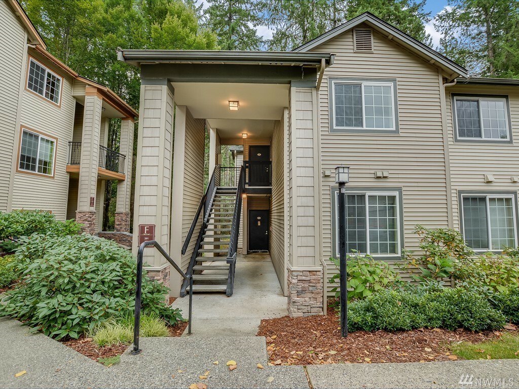 Property Photo: 25025 SE Klahanie Blvd F201 WA 98029