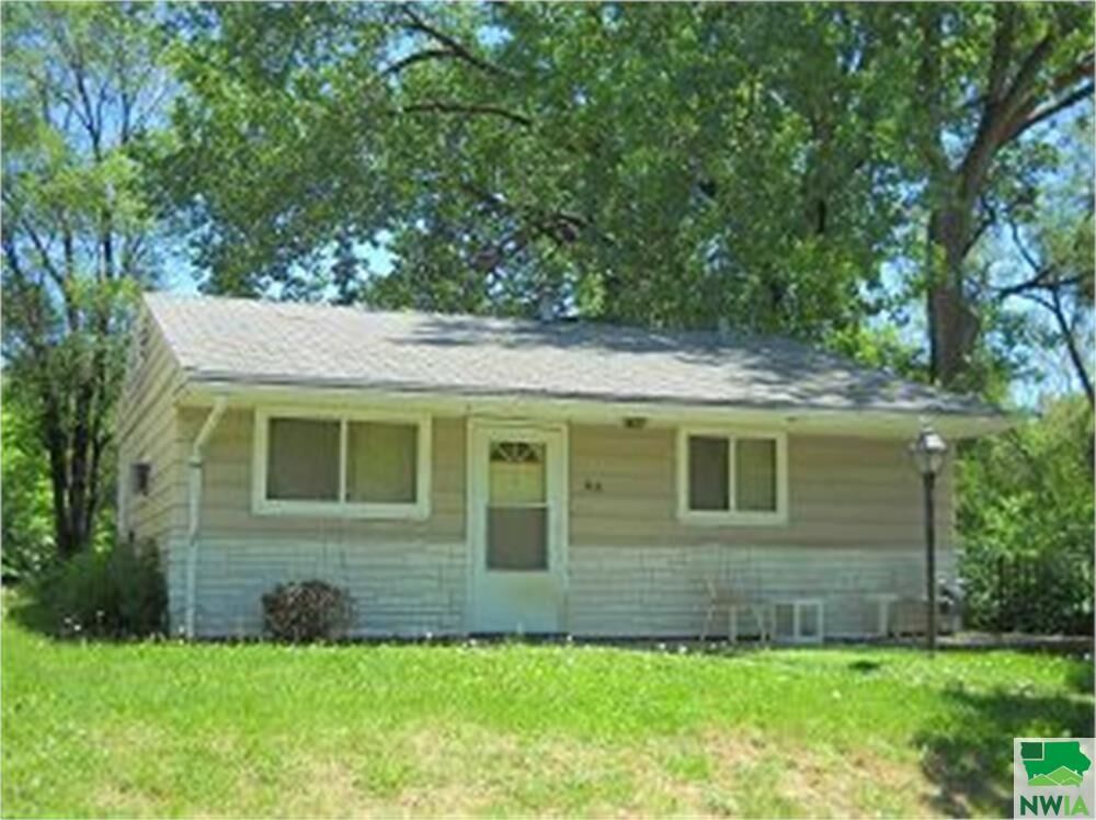 Property Photo: 916 Helen IA 51109