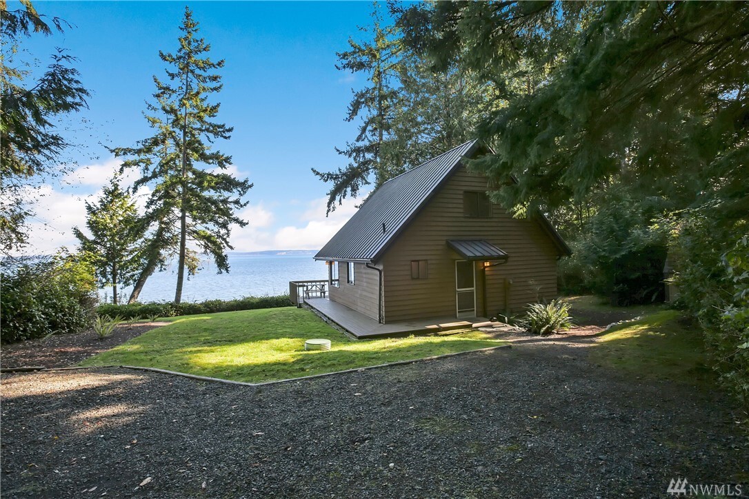 Property Photo: 3551 NE Crossett Way WA 98340