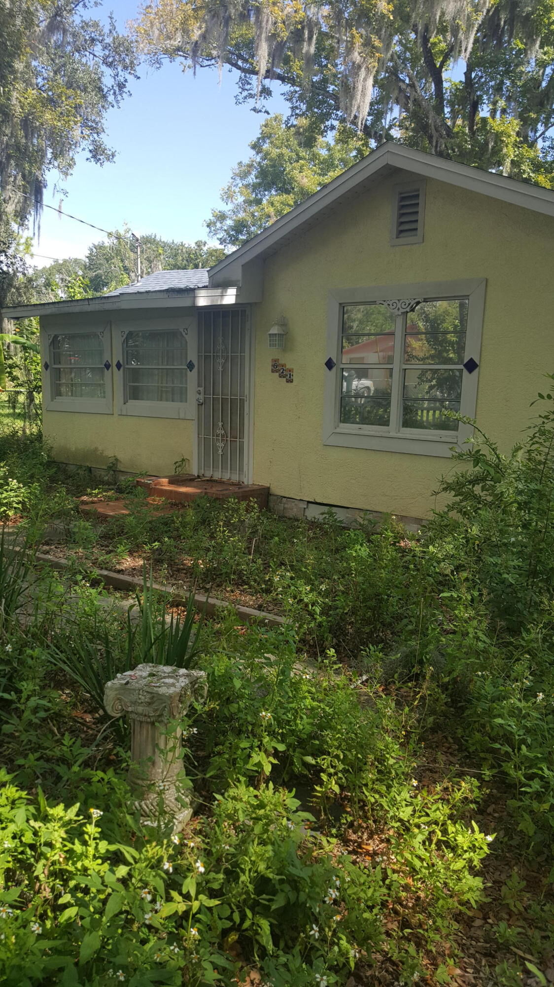 Property Photo: 621 Cassin Avenue FL 32114
